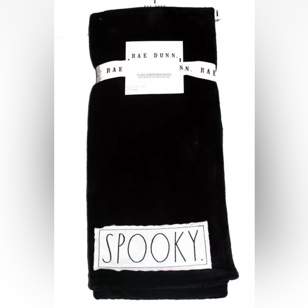 NWT RAE DUNN Halloween "SPOOKY" Patch Plush Soft Throw/Blanket Black 50x60